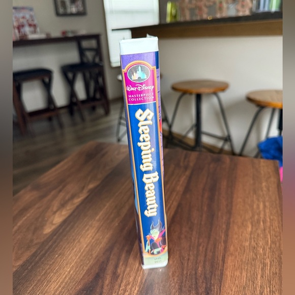 Walt Disney’s Masterpiece Sleeping Beauty VHS - Picture 2 of 5